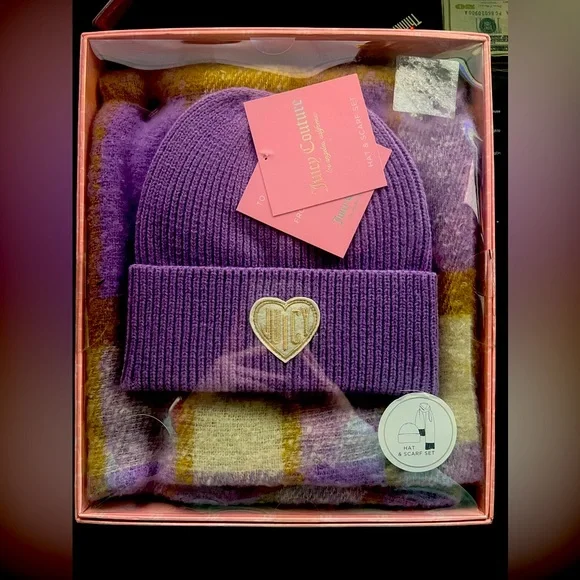 NWT Juicy Couture Beenie/Scarf - Picture 1 of 3